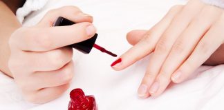 Как правильно красить ногти обычным лаком?