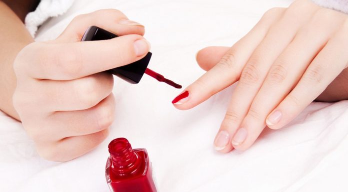 Как правильно красить ногти обычным лаком?