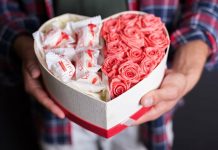 Каким подарком порадовать свою девушку 8 Марта