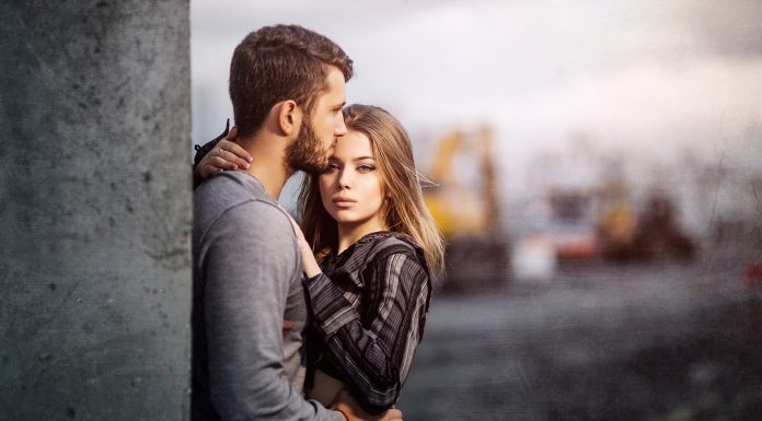 Признаки того, что парень не забыл бывшую