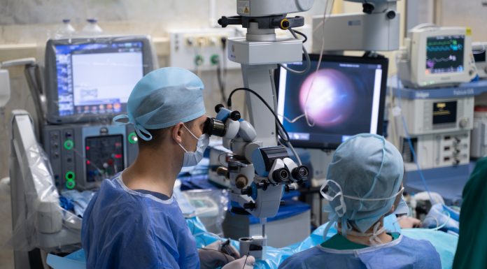 Витреоретинальная хирургия: способ лечения отслоения сетчатки, у кого встречается эта травма глаза и какие у нее симптомы