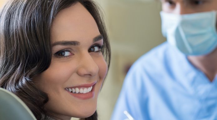 Стоматолог: с какими проблемами нужно обращаться, на что обратить внимание, основные зубные болезни, что делать, если выпала пломба?