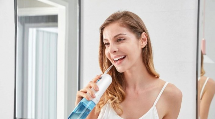 Как нужно чистить зубы ирригатором