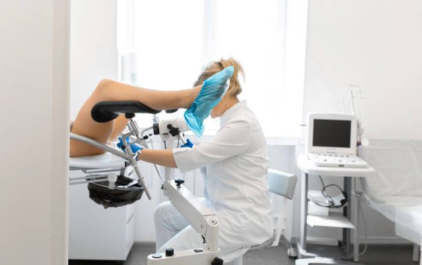 Прием гинеколога: кто может записаться на прием, поводы для обращения, подготовка, осмотр в кабинете врача