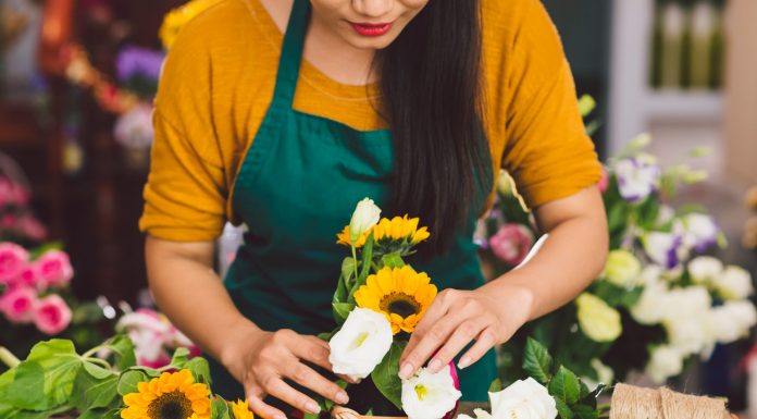 Каталог товаров и услуг студии цветов: от чего разбегаются глаза у любителей растений, какой формы бывают современные кашпо и флорариумы, где подобрать сухоцветы для интерьера или в подарок