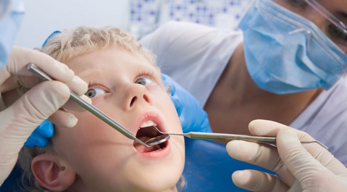 Лечение кариеса зубов у детей: безболезненно и быстро