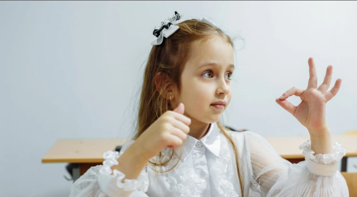 Стоит ли ехать в школу или лучше поближе к дому