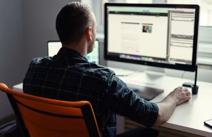 Профессия программист: особенности, востребованность, плюсы и минусы