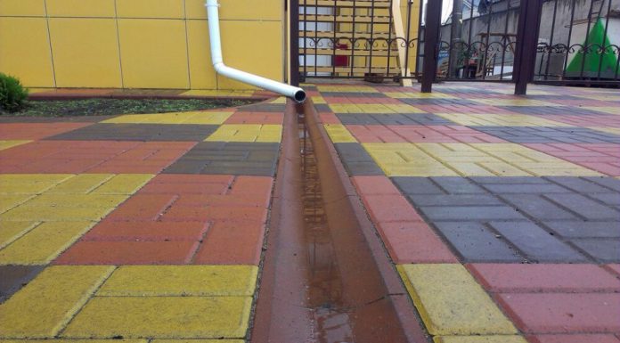 Тротуарные бордюры и водостоки, доступные в Казахстане