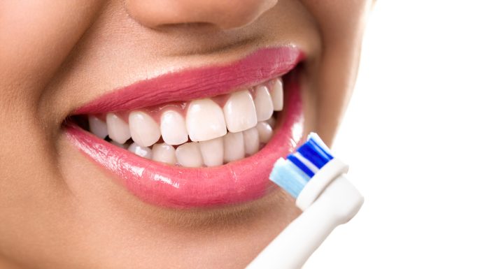 Уберечься от кариеса поможет электрическая зубная щётка