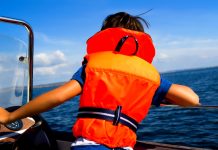 Как выбрать спасательный жилет?