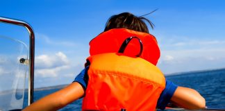 Как выбрать спасательный жилет?