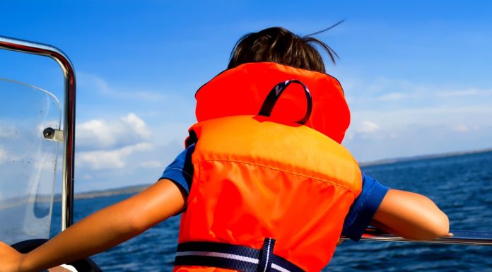 Как выбрать спасательный жилет?