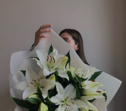 Благоухание светских элит: искусство цветочных аранжировок знаменитостей