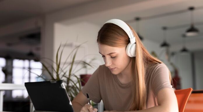 Получение профессионального онлайн-образования по специальности Психолог: подробности