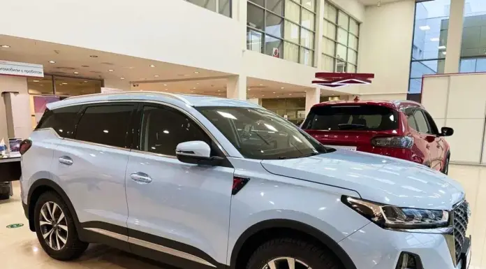 Выбрать автомобиль у официального дилера: плюсы и нюансы