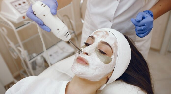 SMAS-лифтинг без операции: как работает аппаратная методика