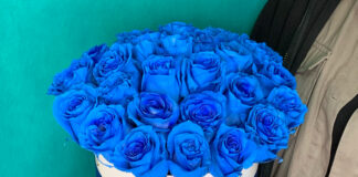 Синие розы в флористике: символизм и идеи для букетов