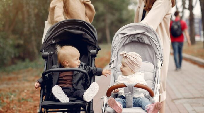 Как выбрать прогулочную коляску с учетом возраста и веса ребенка