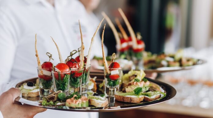 Секрет успешного бизнес-мероприятия: роль кейтеринга в деловой встрече