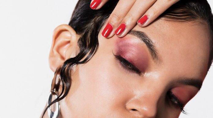 Тональный крем: как выбрать свой идеальный оттенок и текстуру