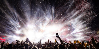 Когда выгодней заказать билеты на концерт?