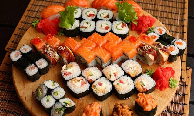 ТОП 20 компаний по доставке роллов в Петербурге