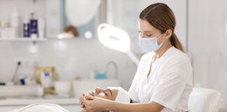 Как проходит прием у косметолога, и что стоит обсудить с врачом на встрече