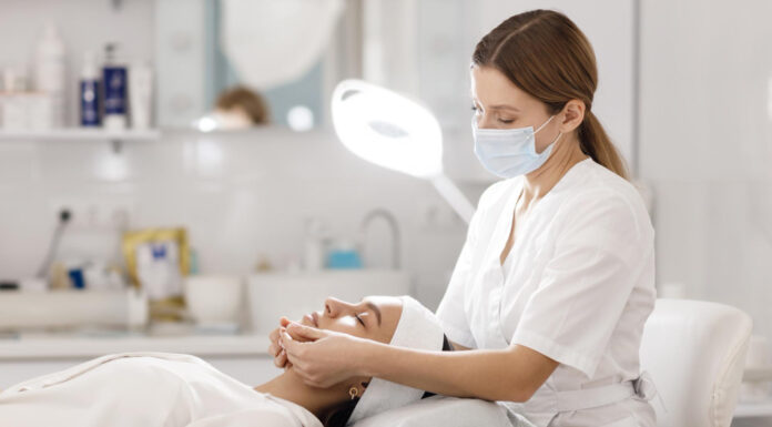 Как проходит прием у косметолога, и что стоит обсудить с врачом на встрече